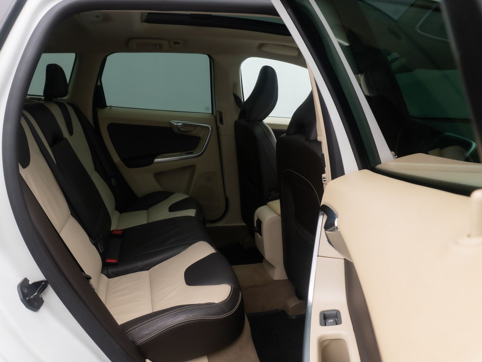 Fahrzeugabbildung Volvo XC60 Summum 2WD Bi-Xenon Kamera Panorama