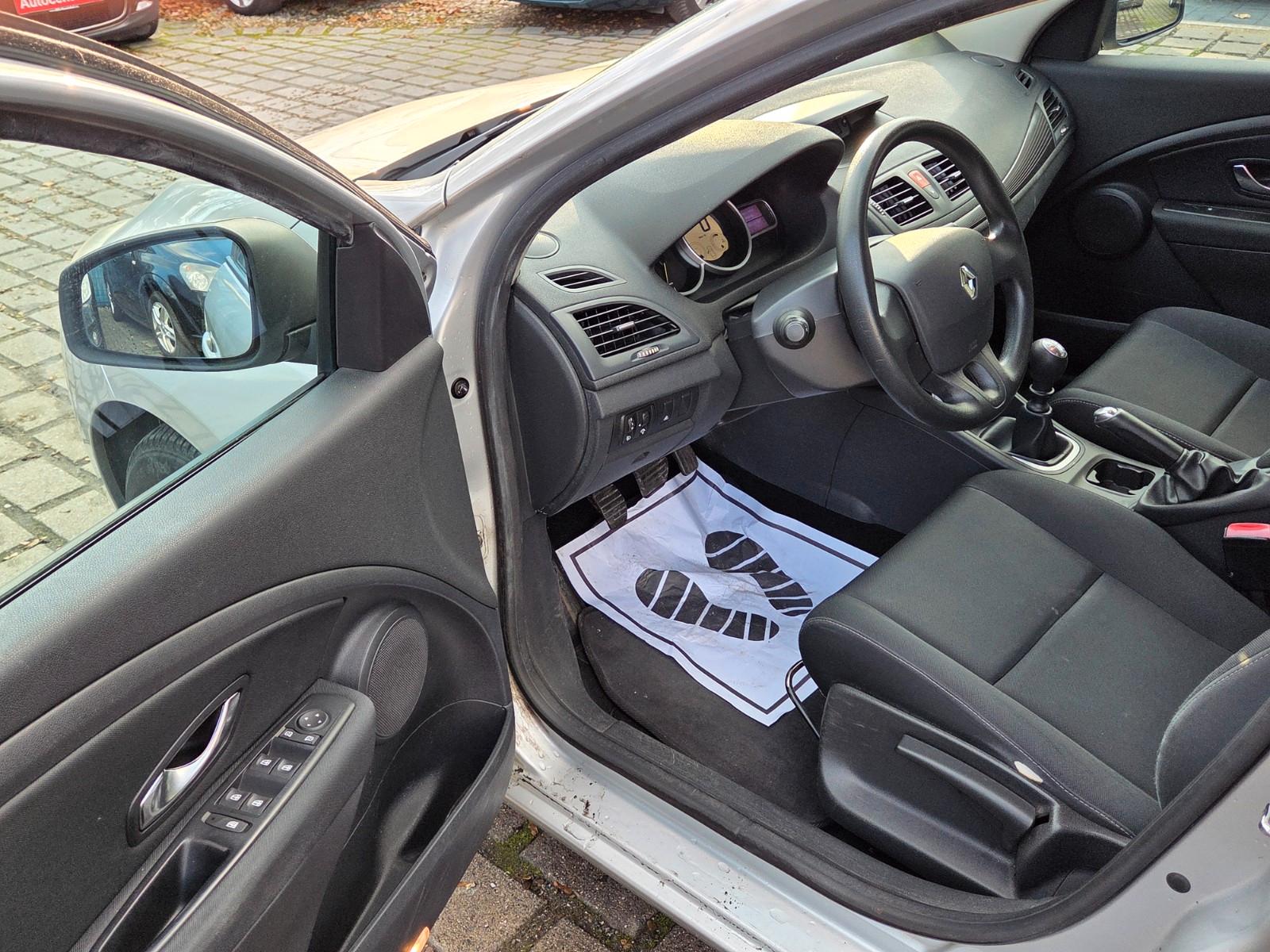 Renault Megane 2010 — photo 12