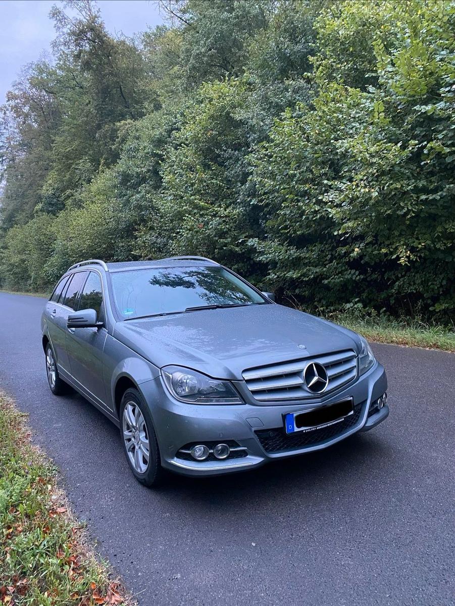 Mercedes-Benz  2011 — photo 5