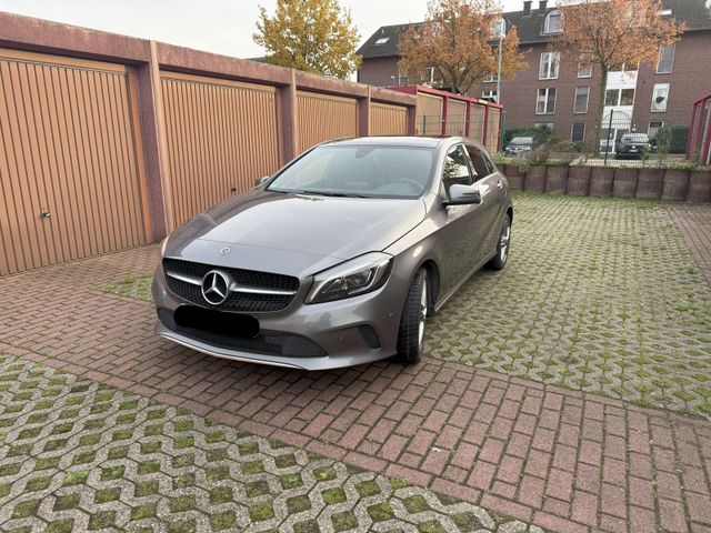 Mercedes-Benz Mercedes A200d Style/Pano/LED/Totwinkel/SH...