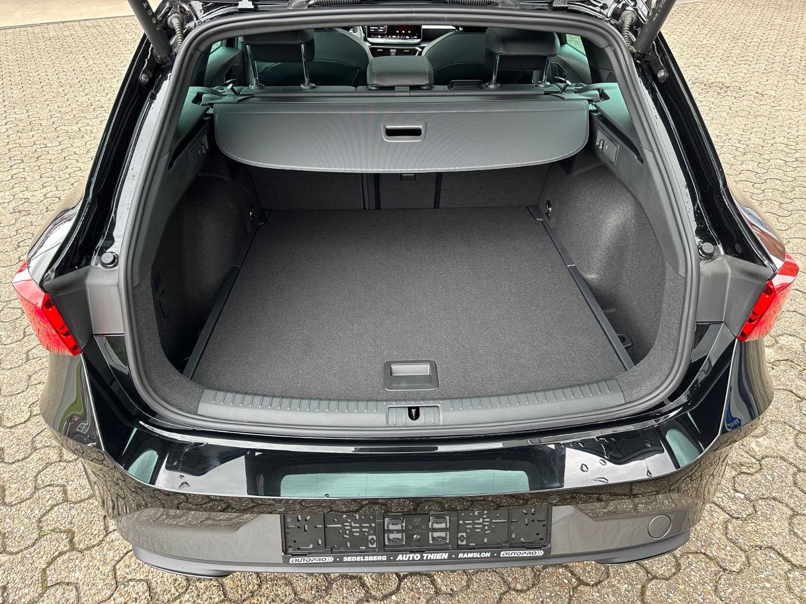 Fahrzeugabbildung CUPRA Leon ST 2.0 TDI DSG Pano/ACC/LED/CarPlay/18"