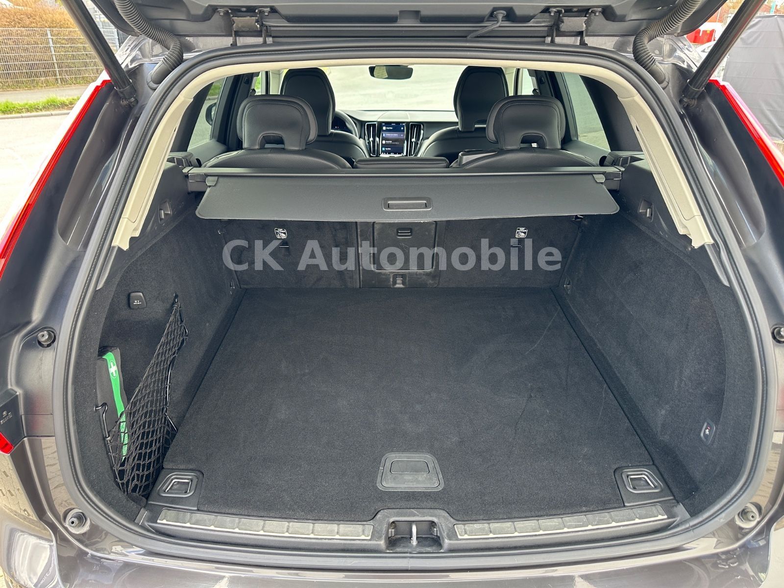 Fahrzeugabbildung Volvo XC60 B4 Plus Bright 2WD/Navi/Leder/Kam/LED/AHK