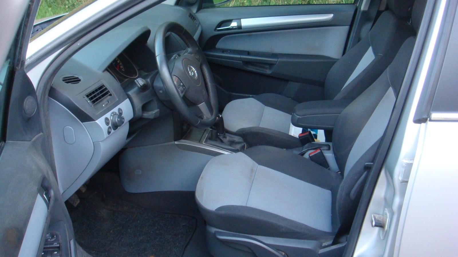 Opel Astra 2006 — photo 13