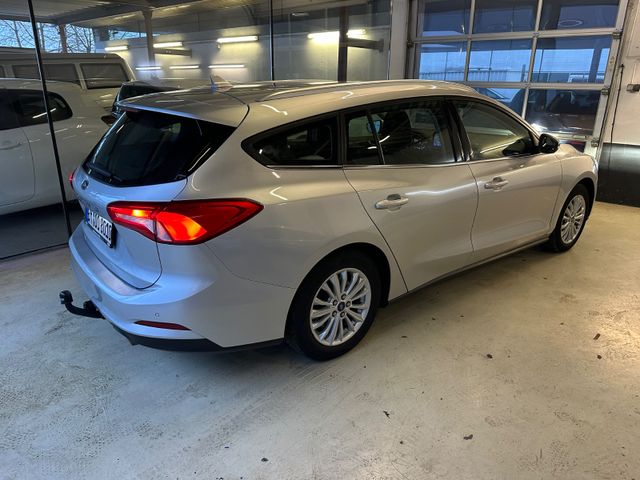 Fahrzeugabbildung Ford Focus Turnier Titanium AHK