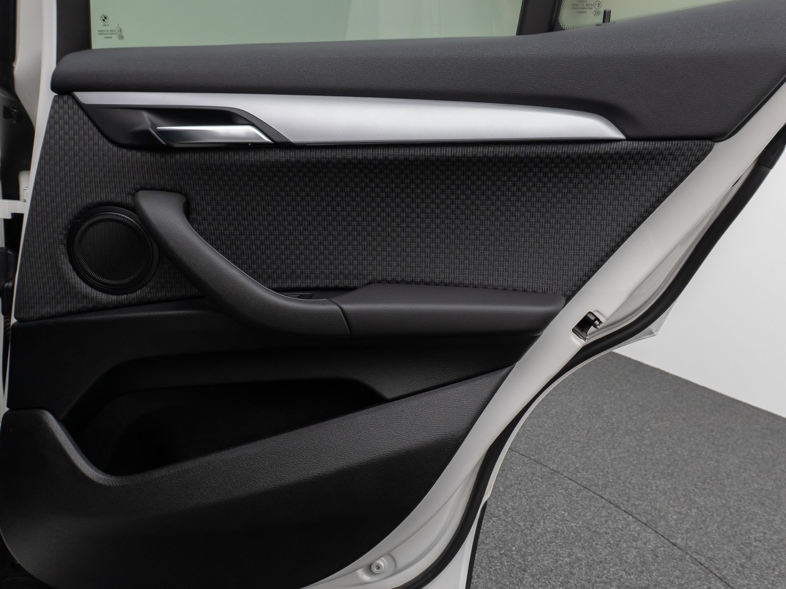 Fahrzeugabbildung BMW X2 xD25e Kamera HUD DAB HiFi Navi+Komfort Alarm