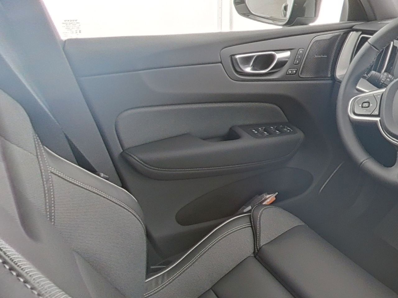 Fahrzeugabbildung Volvo XC 60 B5 Plus Black Edition AWD