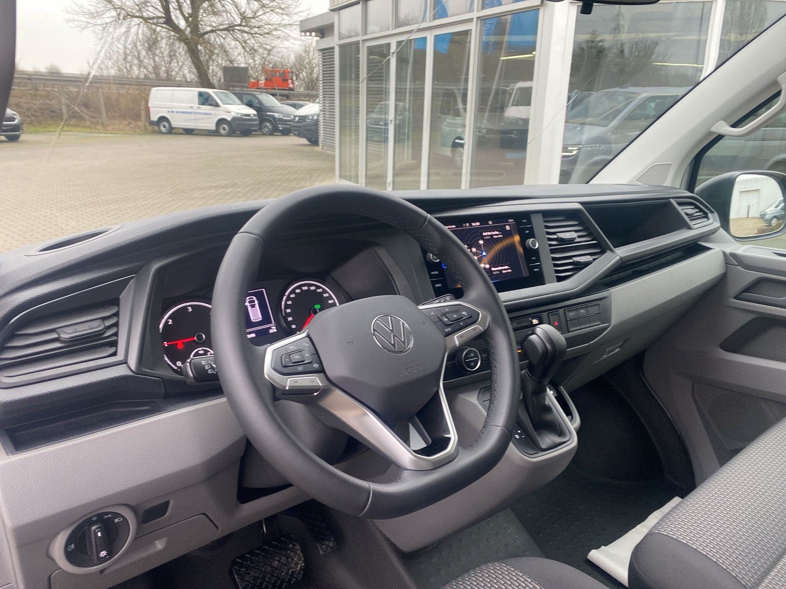 Fahrzeugabbildung Volkswagen T6 Caravelle T6.1 LR Trendline LED PDC