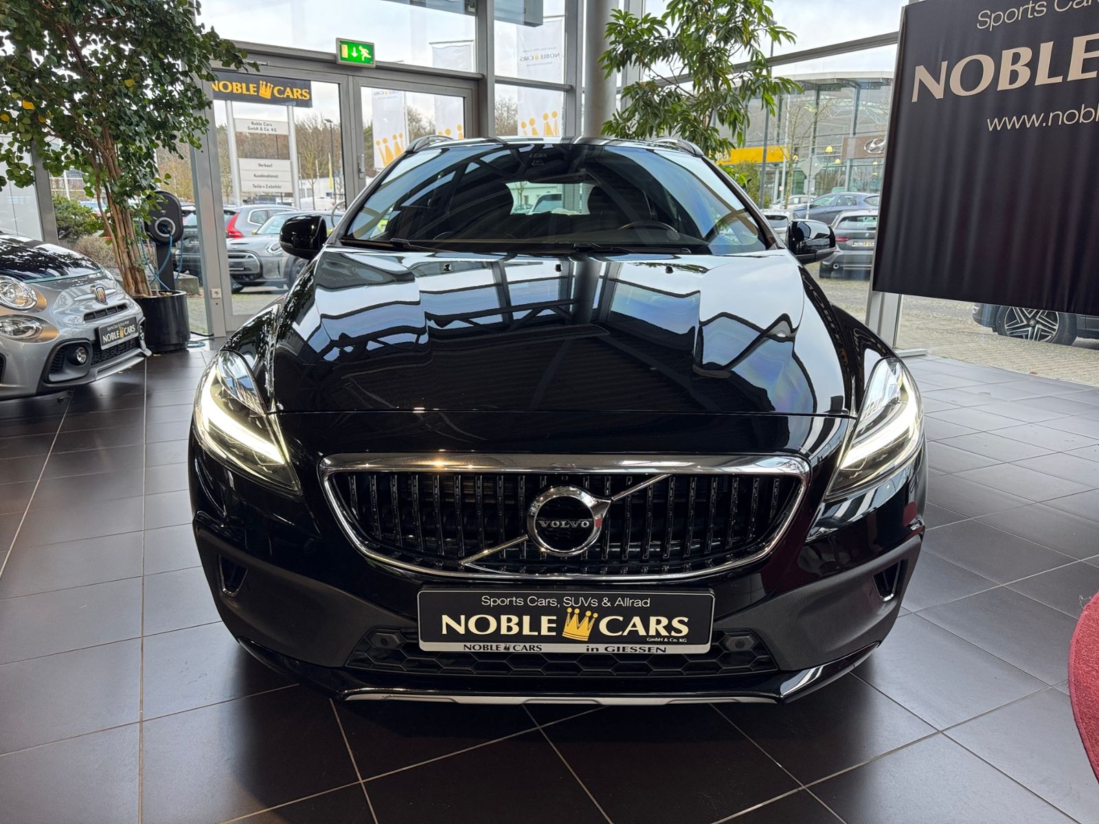 Fahrzeugabbildung Volvo V40 Cross Country Plus KLIMA LED NAVI  AHK