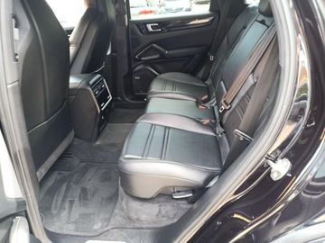 Porsche Cayenne - 10