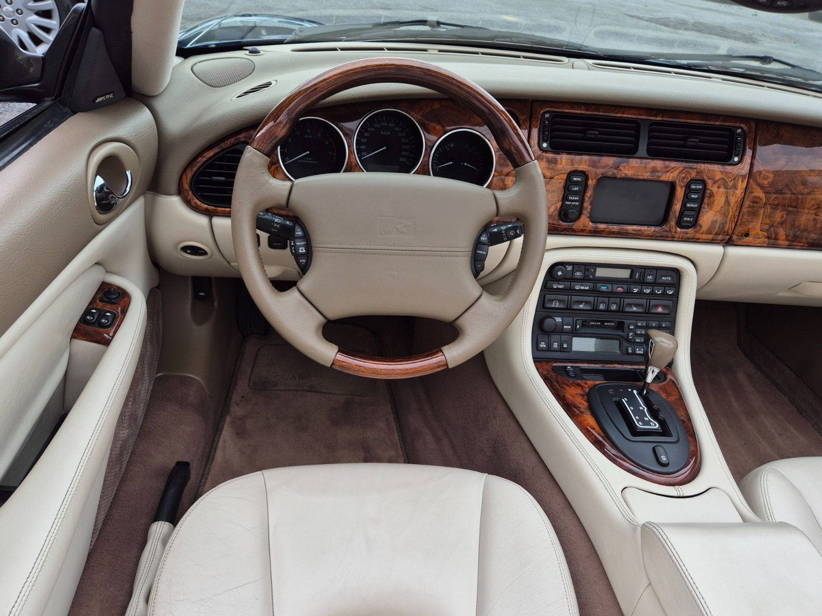 Fahrzeugabbildung Jaguar XKR Cabrio/Facelift/Traum Farbgebung+Bestzustand