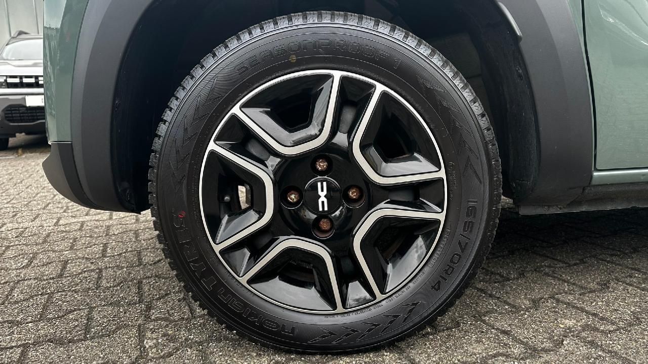Fahrzeugabbildung Dacia Spring Essential 45