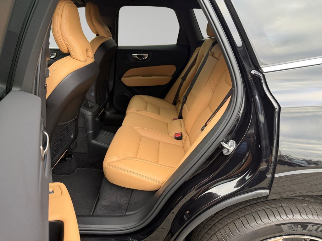 VOLVO XC60 T6 AWD Plug-in Hybrid Plus Bright Adaptives VOLVO XC60 T6 AWD Plug-in Hybrid Plus Bright Adaptives