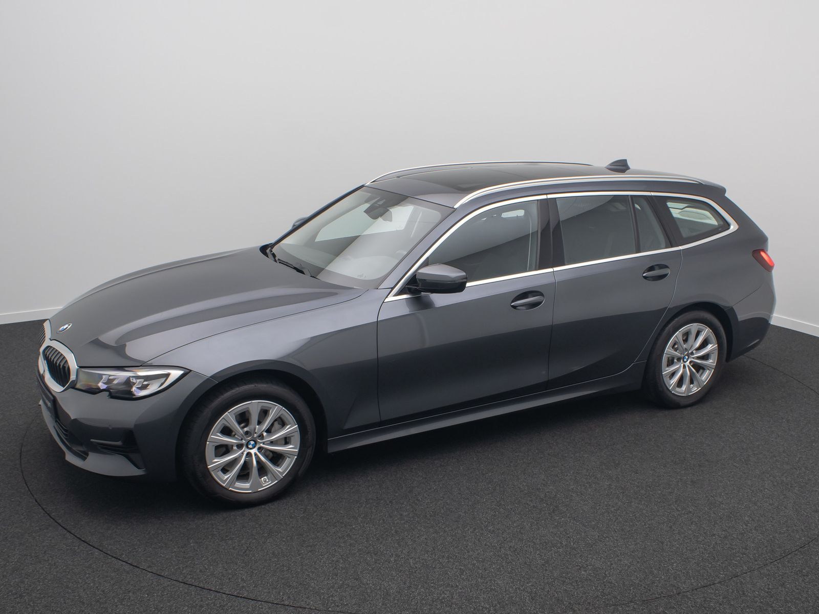 Fahrzeugabbildung BMW 330i xD Alarm AHK DAB Panorama Individual Sport