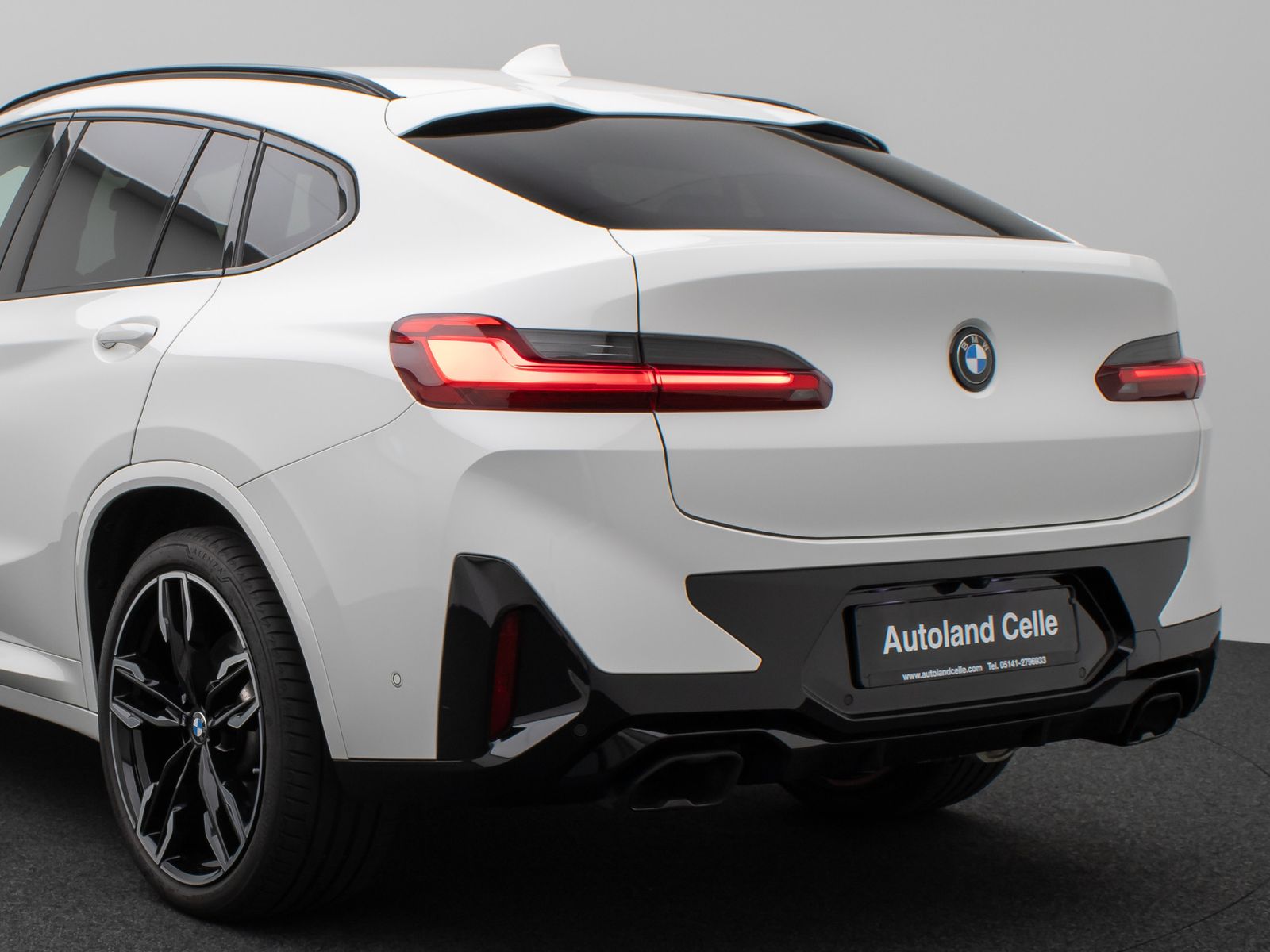 Fahrzeugabbildung BMW X4 M40d  360° HUD HiFi Laser Komfort AHK 21Zoll