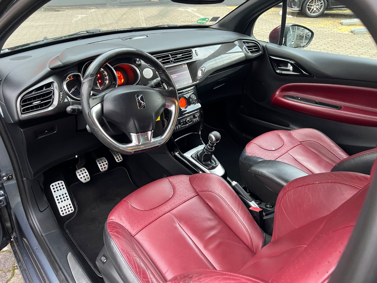 Fahrzeugabbildung Citroën DS3 SportChic *BI-COLOUR* Citroen Racing Sport *