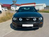 Ford Mustang GT 4,6 L V8 305 PS - Ford Mustang: V6