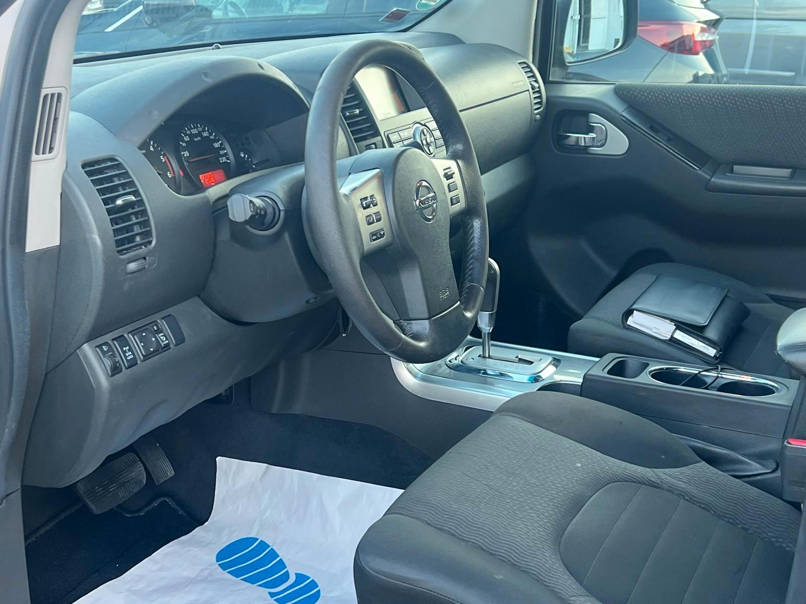NISSAN NAVARA 2.5 DCI 190 CH 4X4 DOUBLE CAB LE BVA – GPS – SIÈGES CHAUFFANTS – CAMÉRA – ATTELAGE