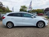 Kia cee'd Sportswagon FIFA World Cup Edition - Kia: Cee D Edition