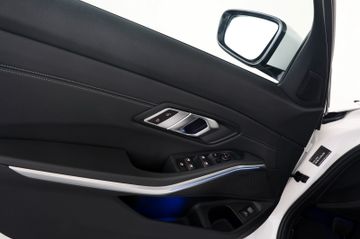 BMW 320d xDrive Touring Sport Line M-Lenkrad HUD CAM