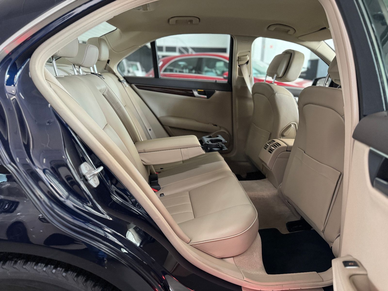 Fahrzeugabbildung Mercedes-Benz C 250 CGI BE 7GT ELEGANCE COMAND ILS KAMERA 1.VB