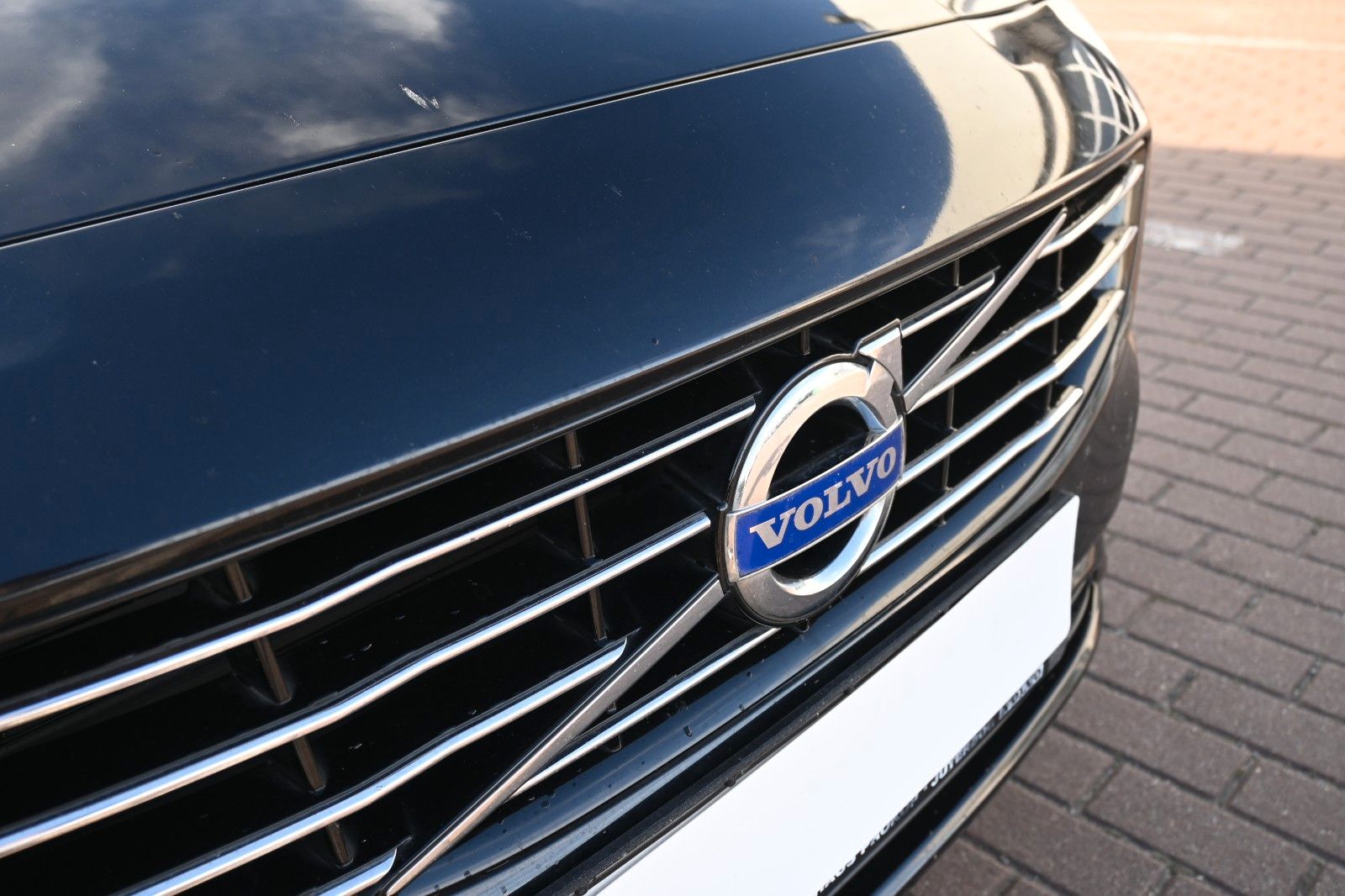 Fahrzeugabbildung Volvo V60 Kombi D6 Summum AWD*NAV*LED*TEMPO*
