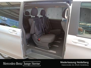 Mercedes V 220 - 11