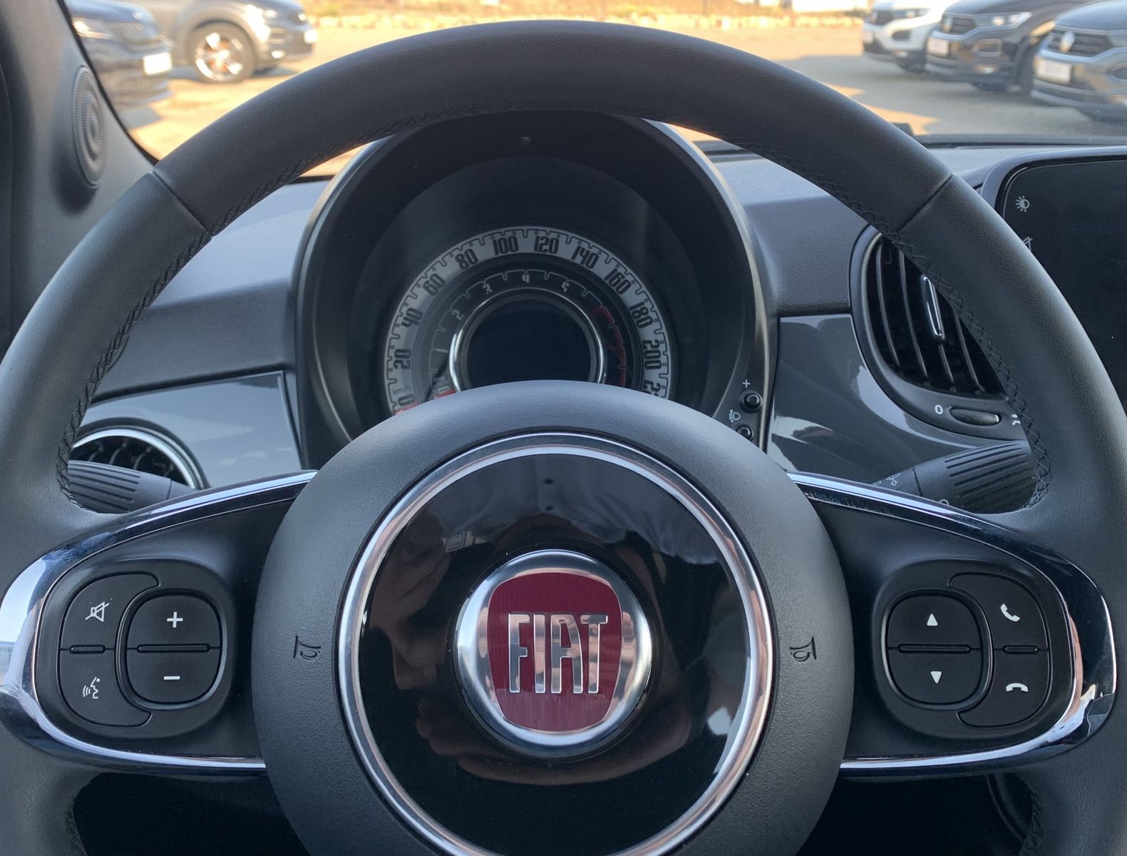 Fahrzeugabbildung Fiat 500 1.2 Lounge*PDC*UConnect*LED*Tempomat*ELFH*