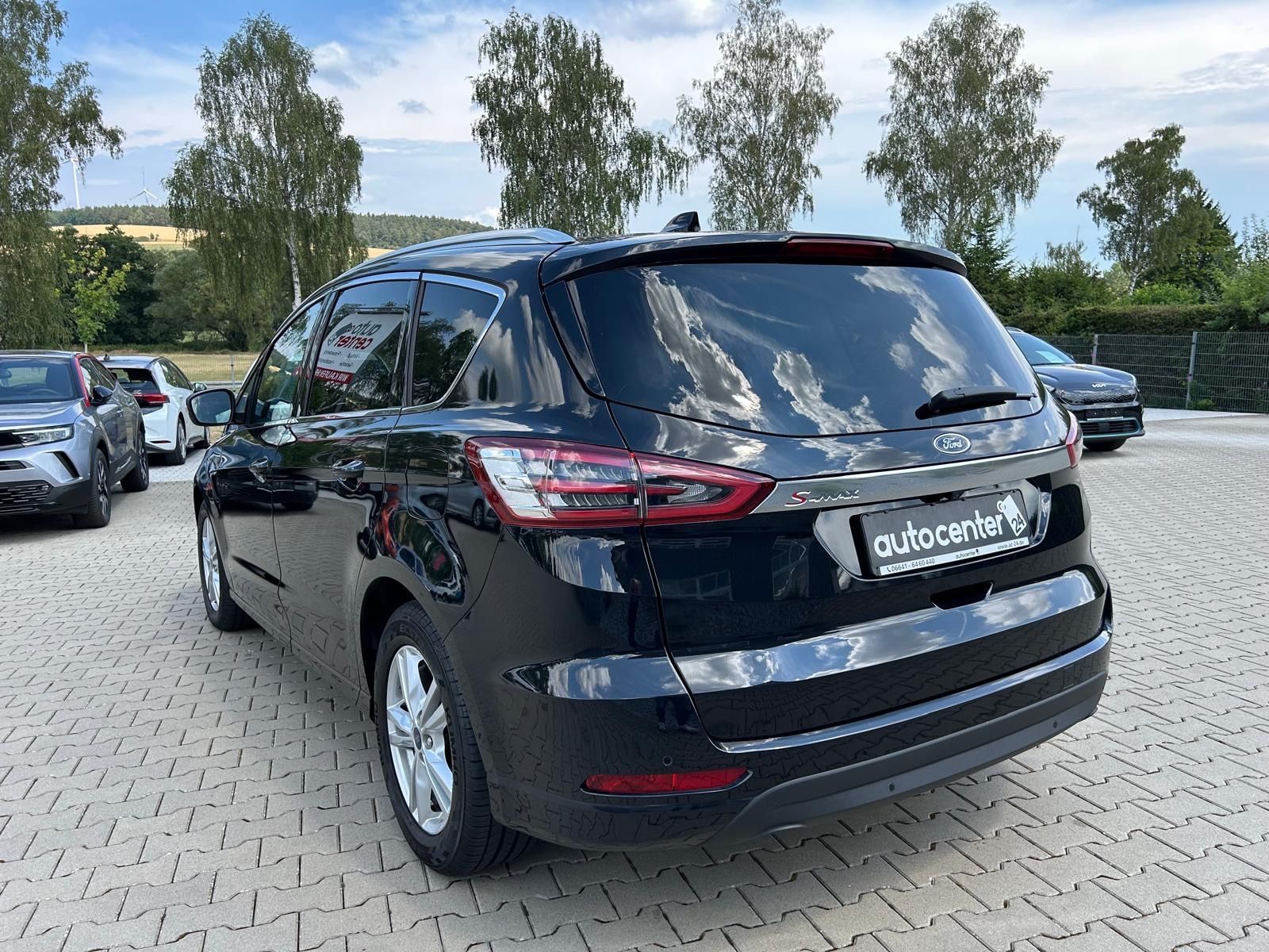 Fahrzeugabbildung Ford S-Max Titanium°7 Sitzer°Automatik°AHK°Kamera°Nav