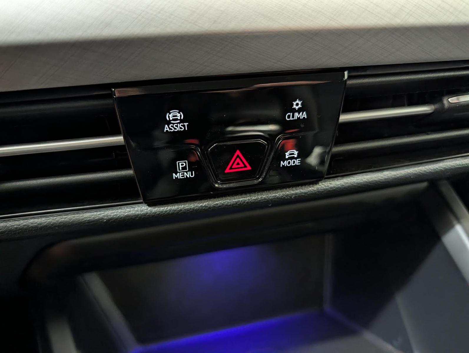 Volkswagen Golf 1.5 TSI Life DCC Fahrwerk AHZV Standhzg., миниатюра 20