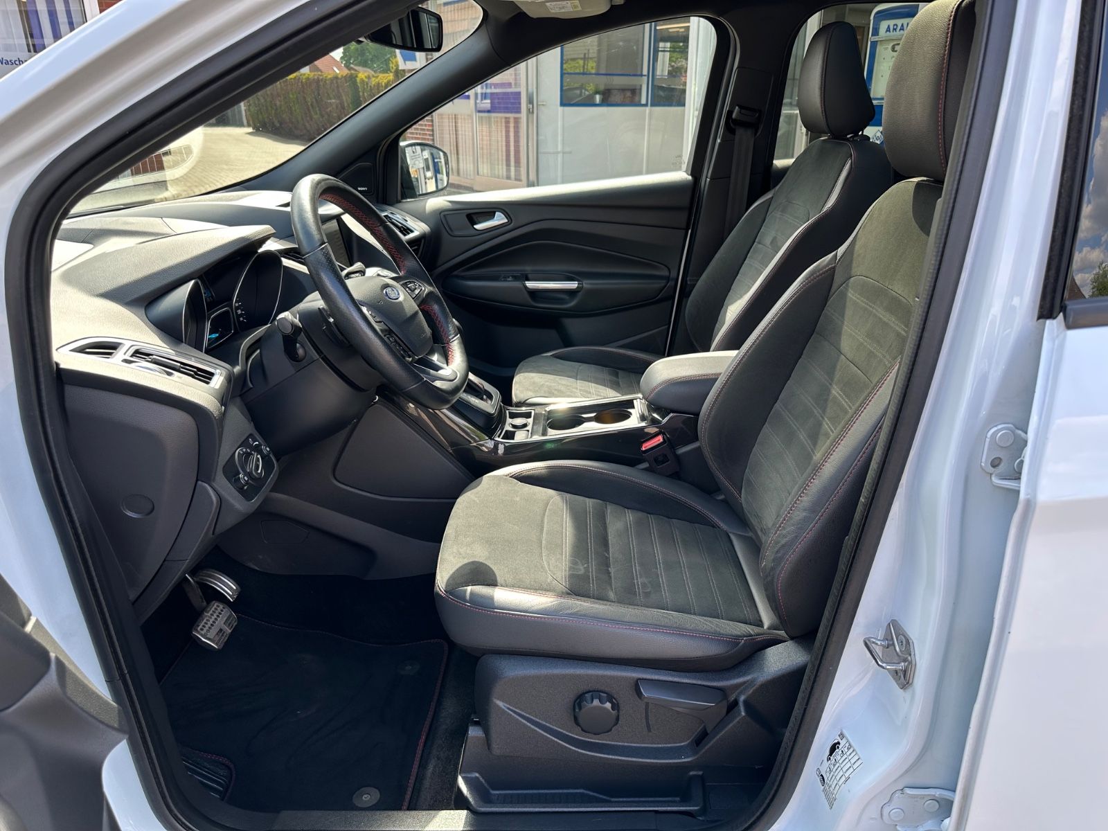 Fahrzeugabbildung Ford Kuga 2.0 TDCi ST-Line 4x4 AHK/BiXenon/Pano/Sound