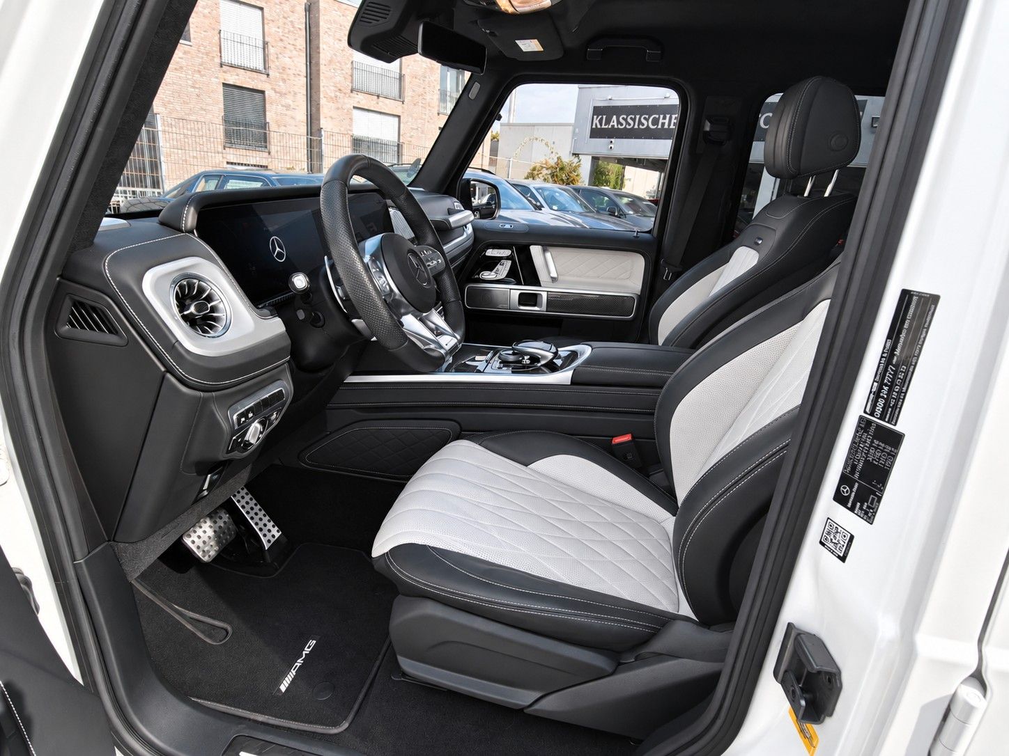 Fahrzeugabbildung Mercedes-Benz G 63 AMG Designo+Manufaktur/Carbon/StdHzg