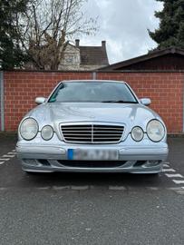 صورة 3 لـ 1999 Mercedes-BENZ E 280