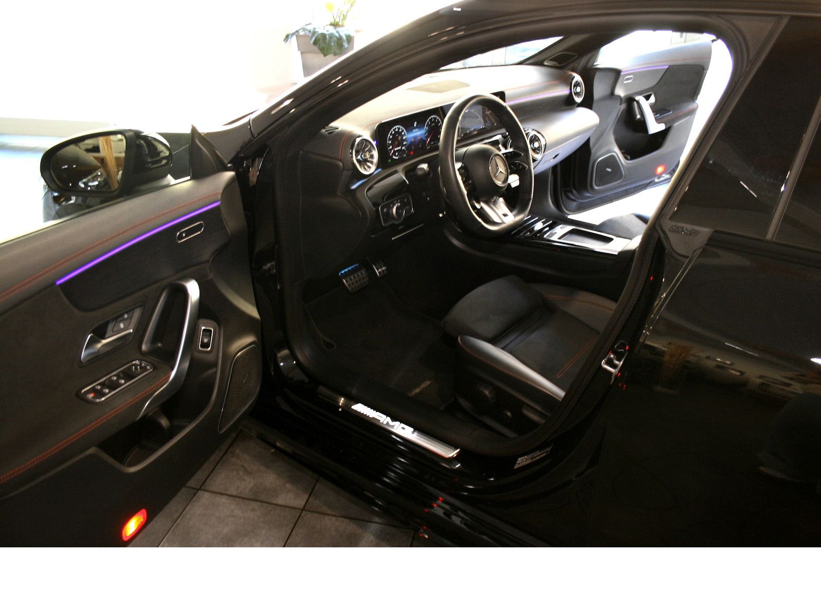 Fahrzeugabbildung Mercedes-Benz CLA 35 AMG 4M *Night II*Burmester*Aerodynamic