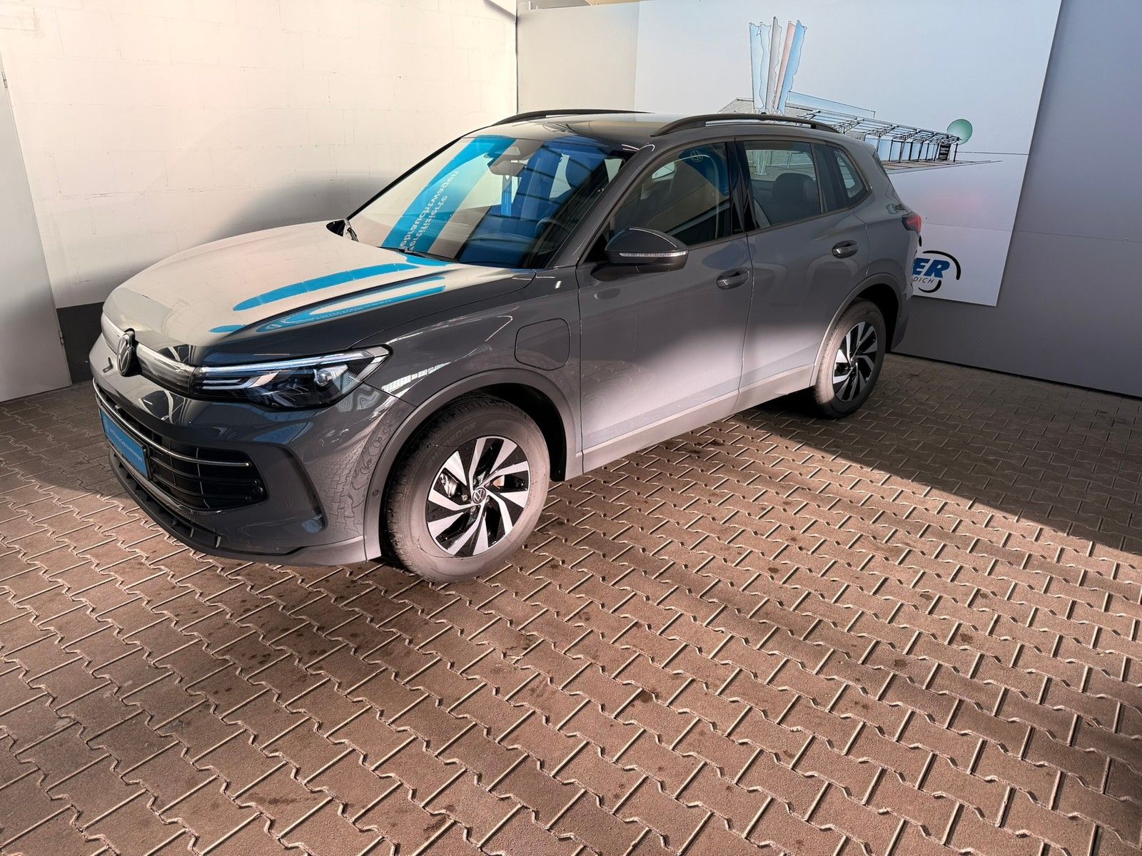 Fahrzeugabbildung Volkswagen Tiguan 1.5 TSI eHybrid +AHK+Kamera+DCC +IQ.Light