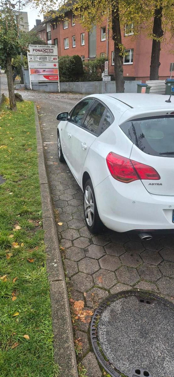 Opel Astra 2011 — photo 5