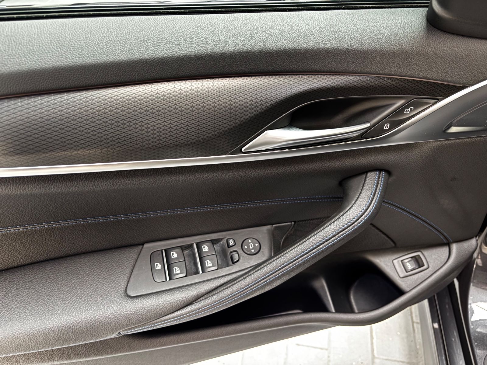 BMW 520d xDrive M Sport Touring HUD PANO LED CAM LIC foto 25