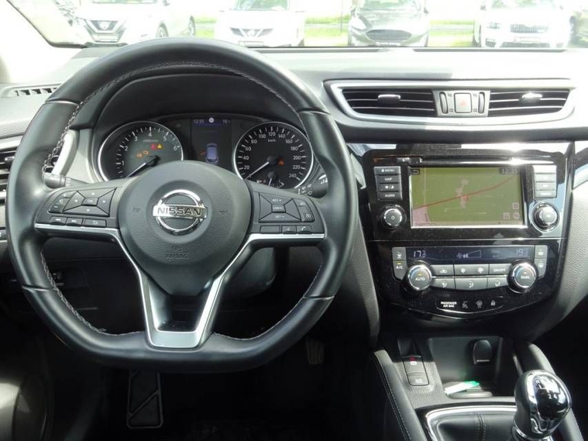 Fahrzeugabbildung Nissan Qashqai 1,3 DIG-T  N-Connecta  AHK