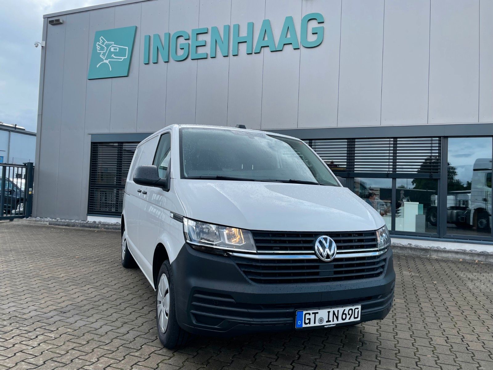 Fahrzeugabbildung Volkswagen T 6.1 Transporter  2.0 TDI  Klima PDC