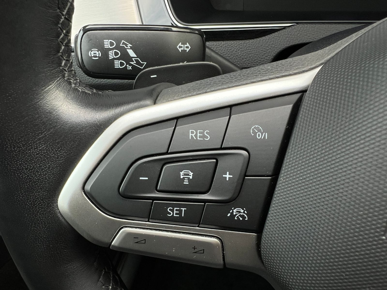 Fahrzeugabbildung Volkswagen Passat Variant Elegance 1.5 TSI DSG *LED, Digita