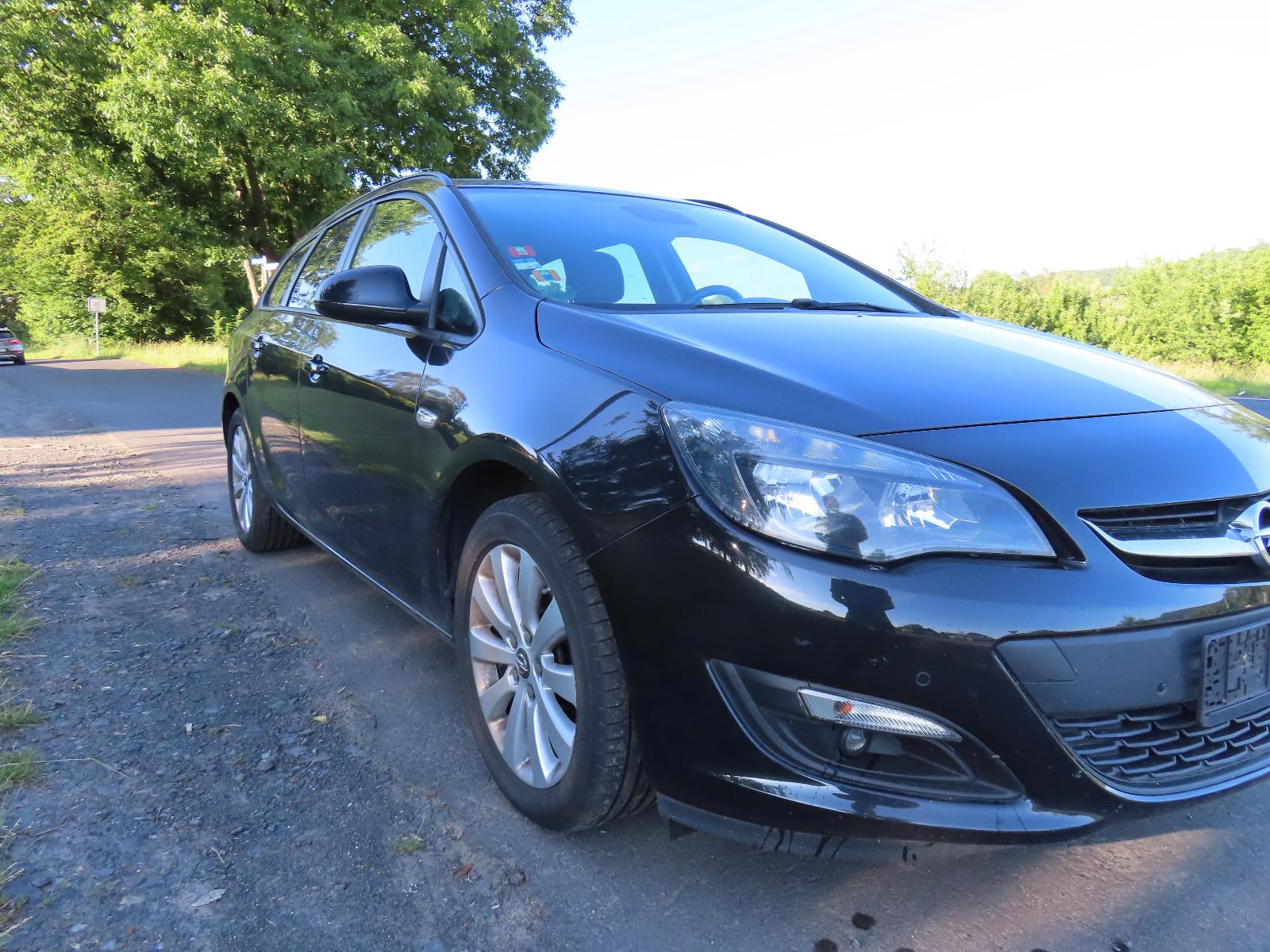 Opel Astra 2015 — interior