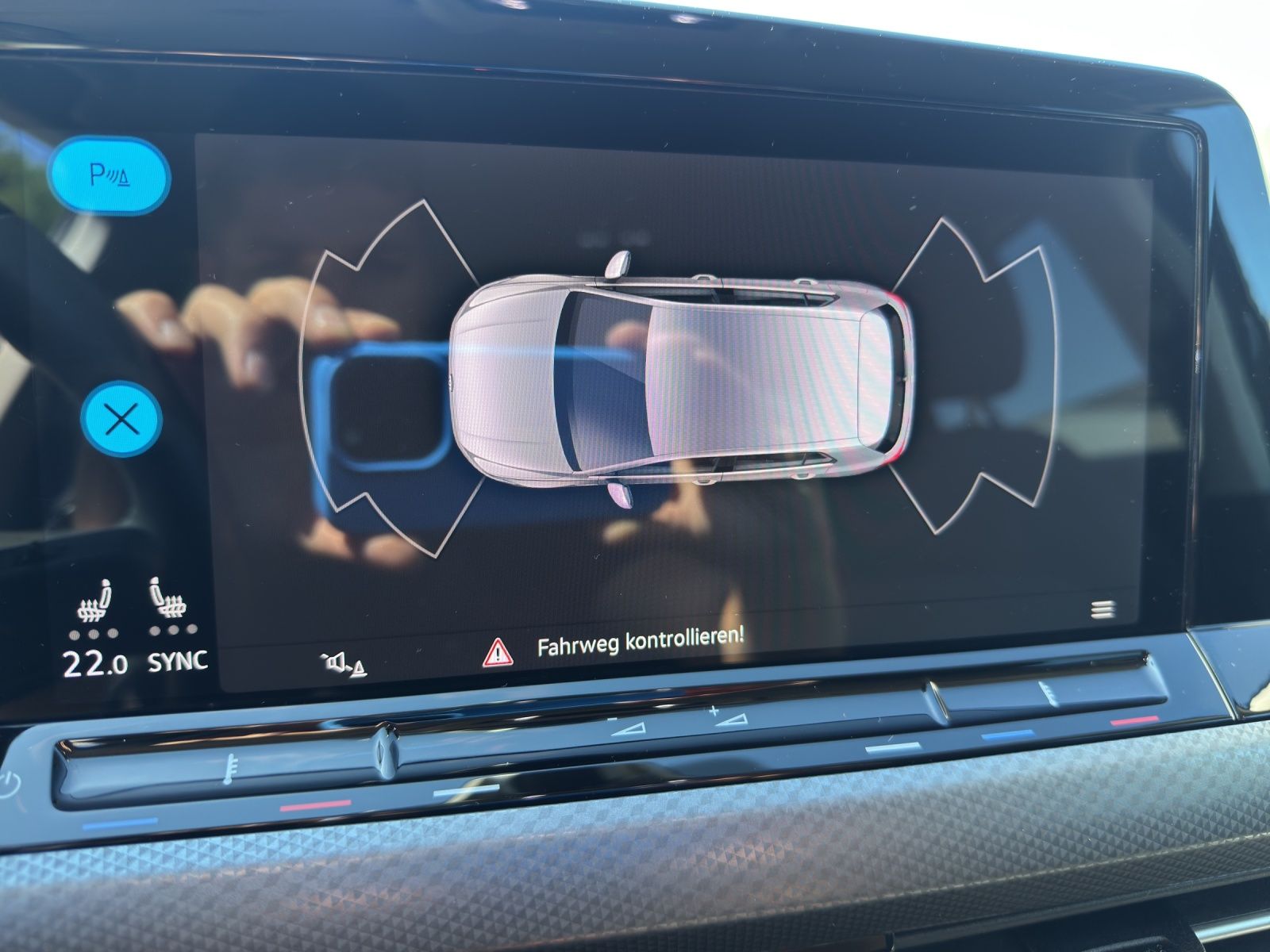 Fahrzeugabbildung Volkswagen Golf VIII Active TDI DSG LED ACC SHZ PDC NAVI AM