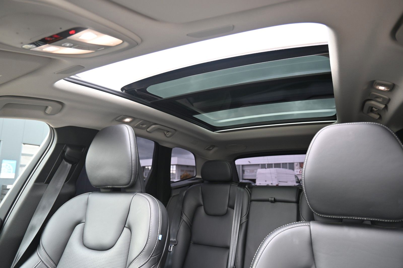 Fahrzeugabbildung Volvo XC60 Inscription T6 PHEV AWD*Luft*HUD*360°*STHZG