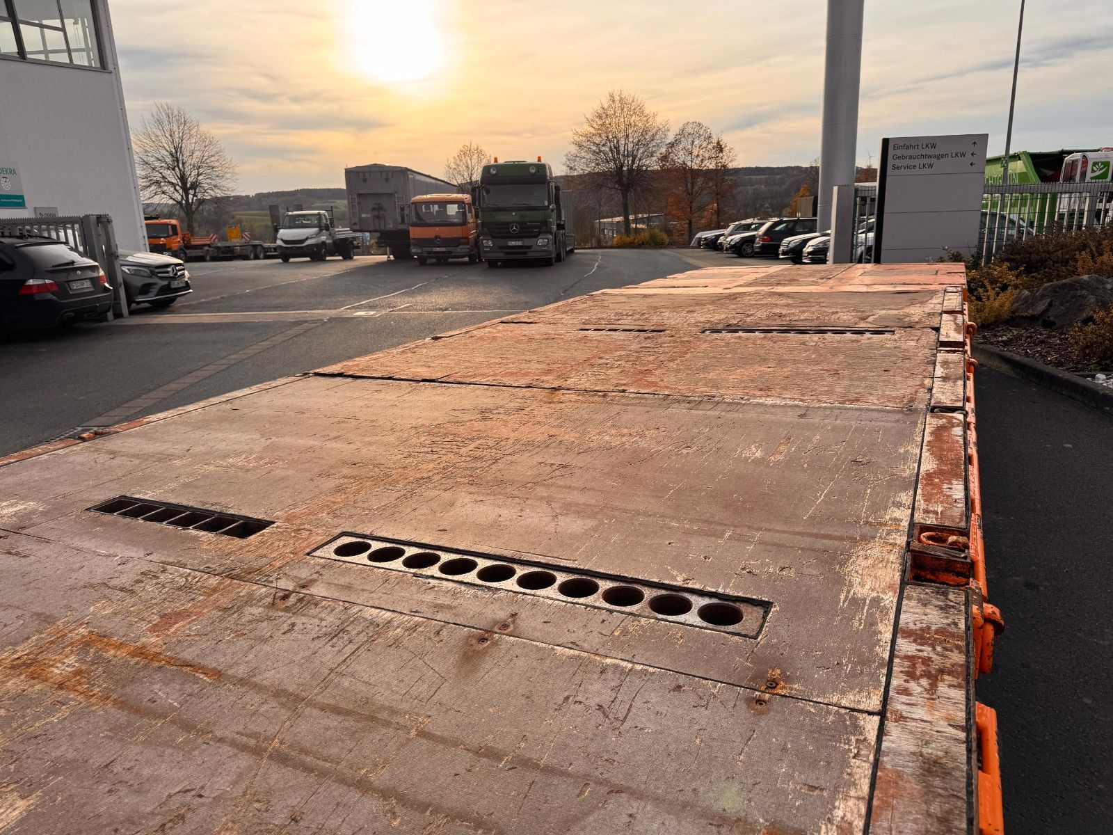 Fahrzeugabbildung Dinkel DSAFA 36000 Schräglader/Tieflader 2x Lenkachse