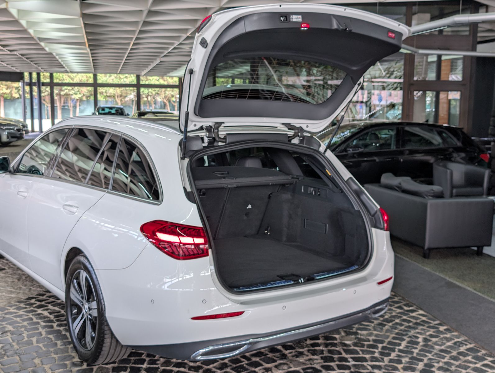 Fahrzeugabbildung Mercedes-Benz C 200 d T Avantgarde AHK PANO MBUX LEDER BURMEST
