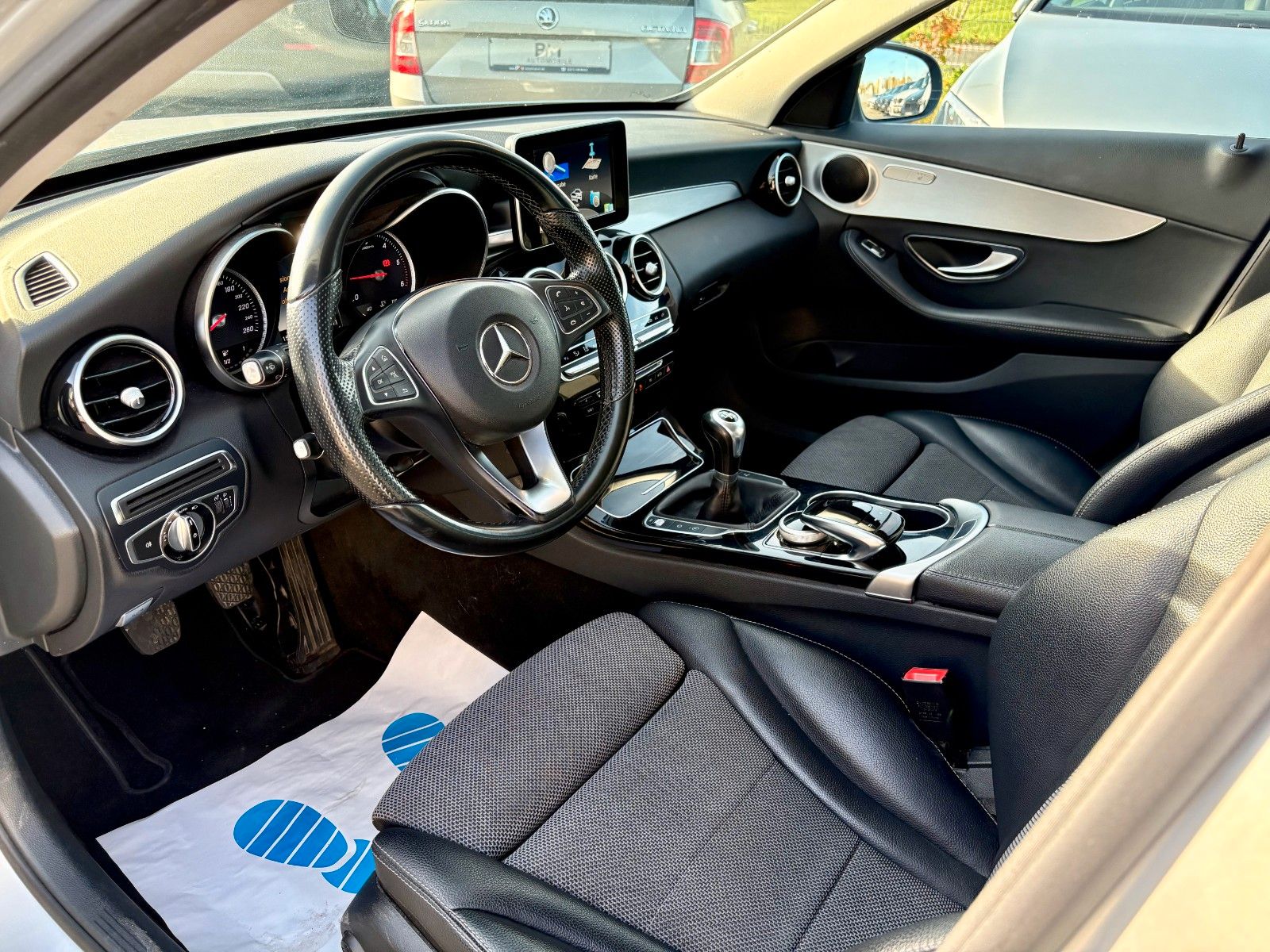 Fahrzeugabbildung Mercedes-Benz C 200 T AVANTGARDE Navi Leder SPORTSITZE PDC 2HD