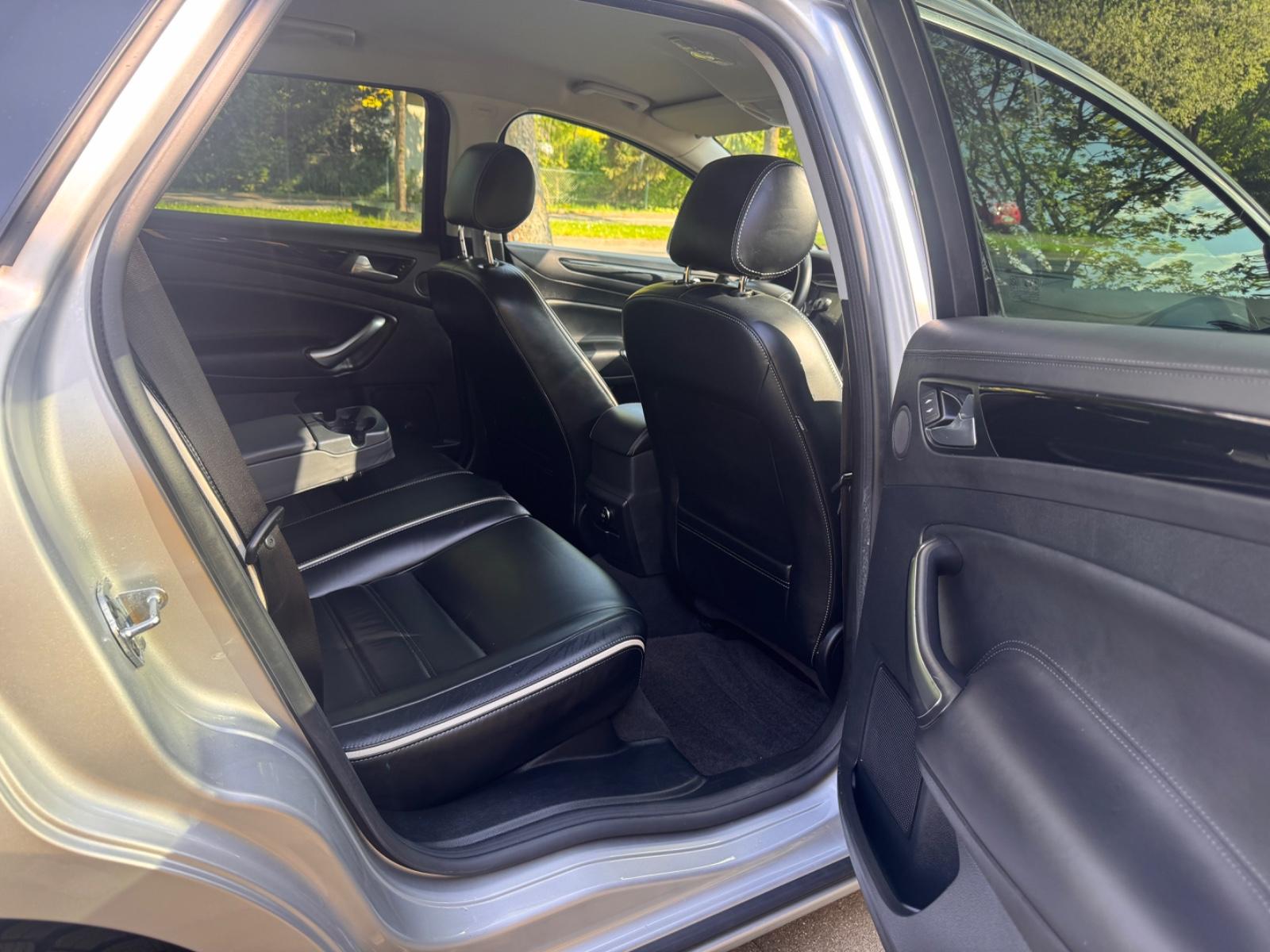 Ford Mondeo 2014 — photo 11