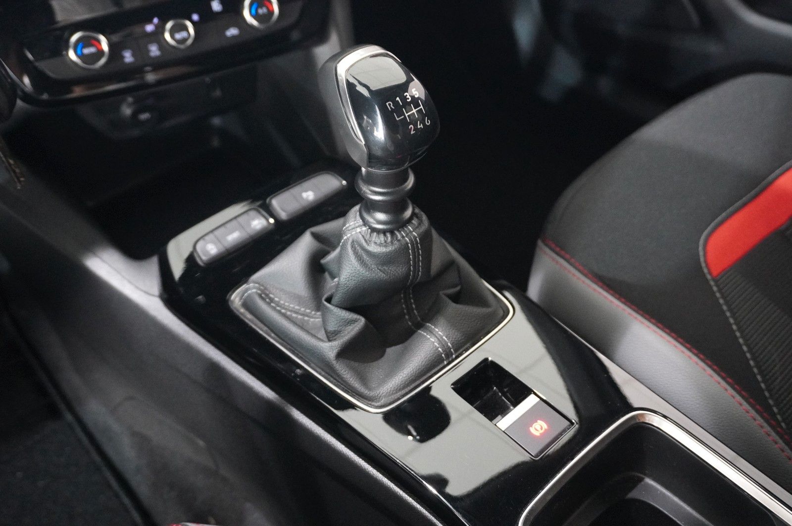 Fahrzeugabbildung Opel Mokka GS SPORT 1.2T NAVI/LED/KAMERA/SPORT/DAB+