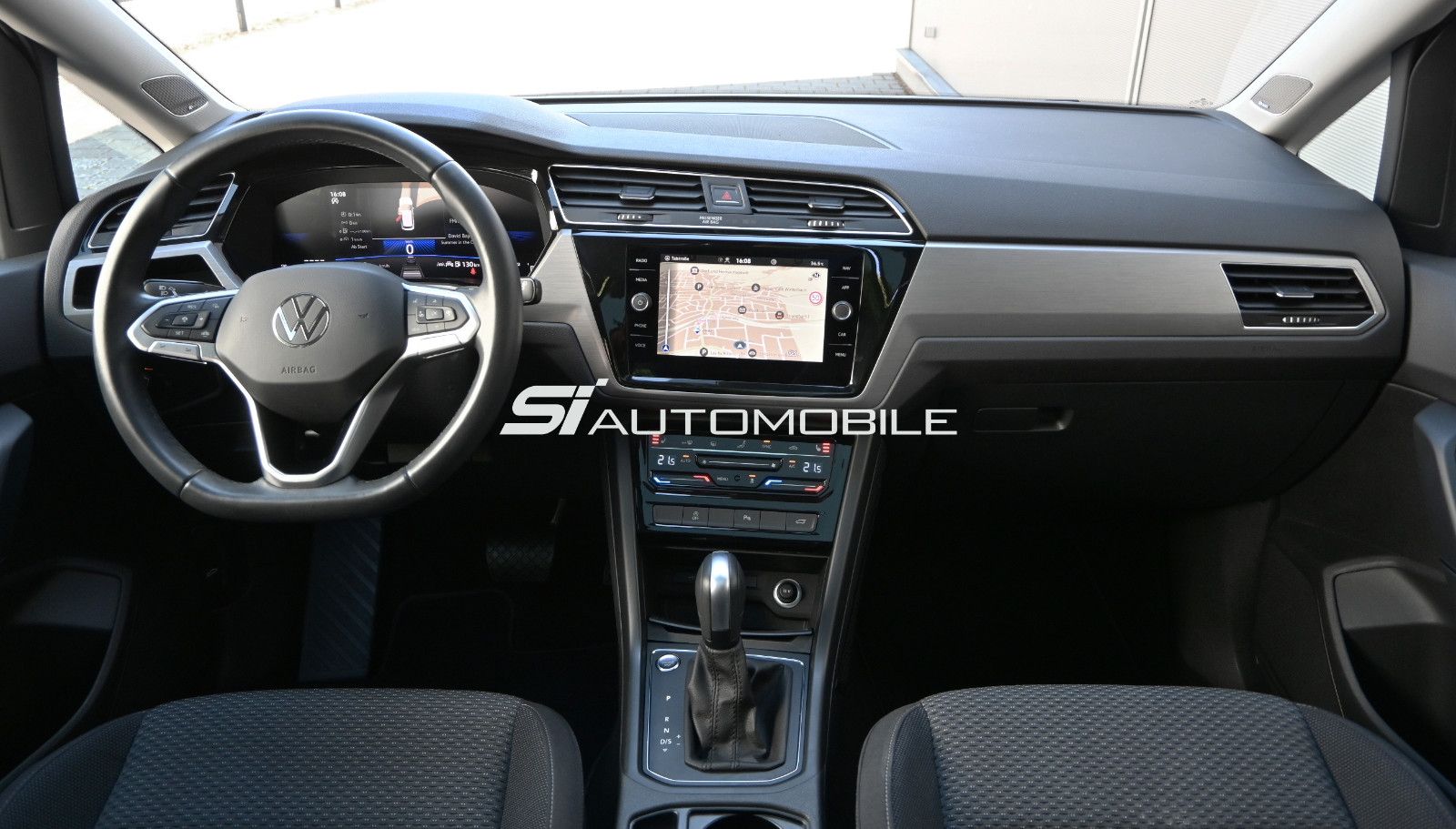 Fahrzeugabbildung Volkswagen Touran 1.5 TSI DSG °ACC°AHK°PANO°STHZ°DYNAUDIO°