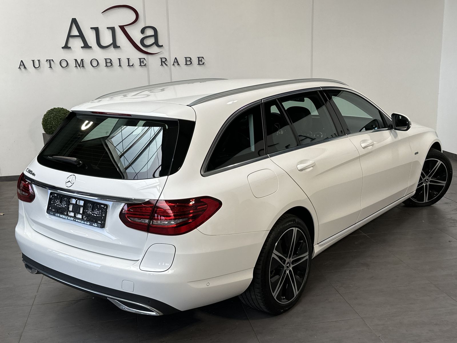 Fahrzeugabbildung Mercedes-Benz C 300de T Avantgarde NAV+LED+KAM+CARPLAY+18ZO+PP