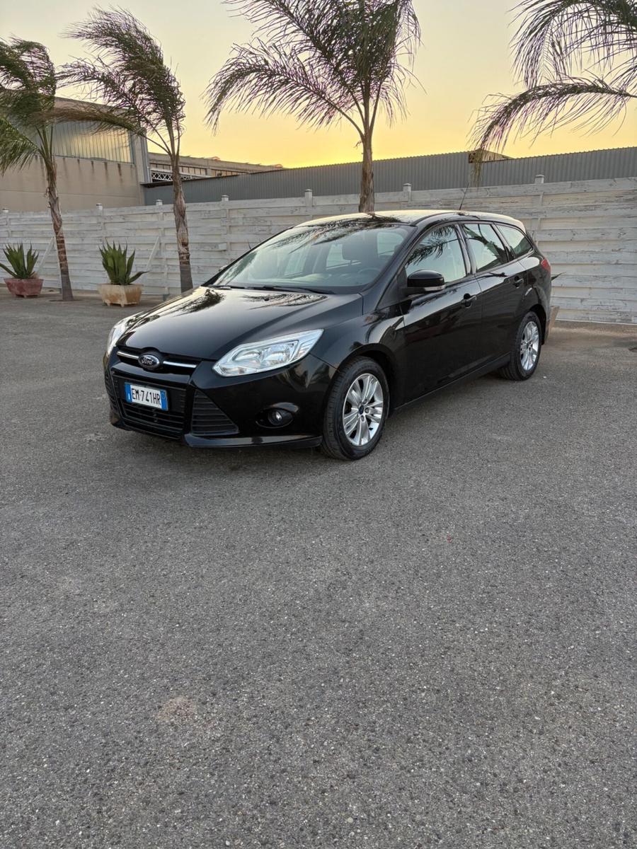 Ford Focus 2012 — rear view